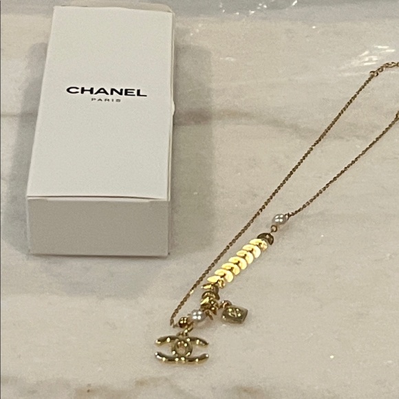 CHANEL Jewelry - CHANEL Gold Pendant Necklace APROX 16in BRAND NEW GWP